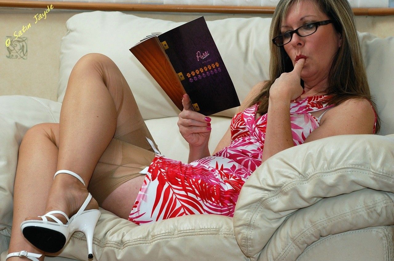 Mature mom Satin Jayde masturbating in nylons, high heels and glasses