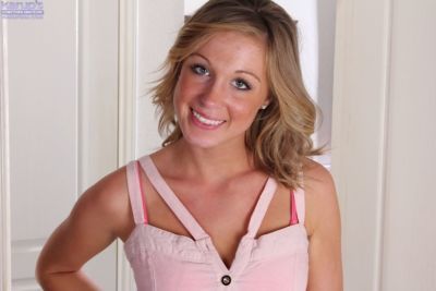 Sunny teen babe with big tits Ashley Jones is spreading clutch