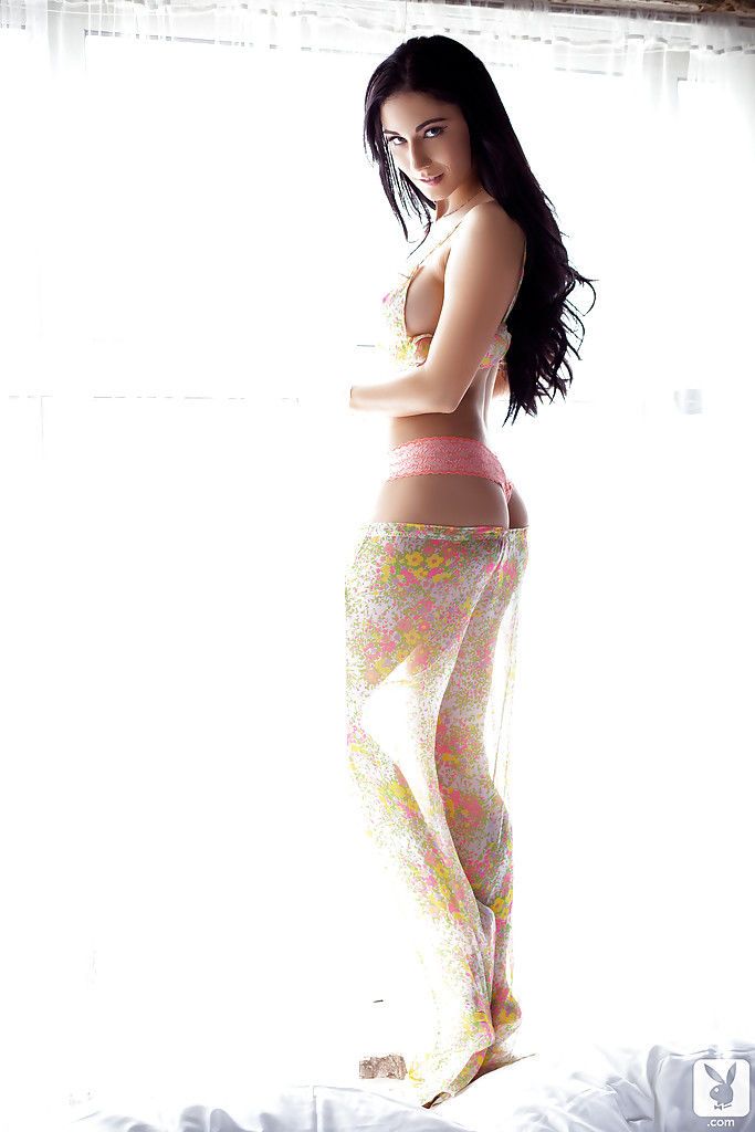 fantastico Centerfold Bruna Lana James mostrando Tette in lingerie