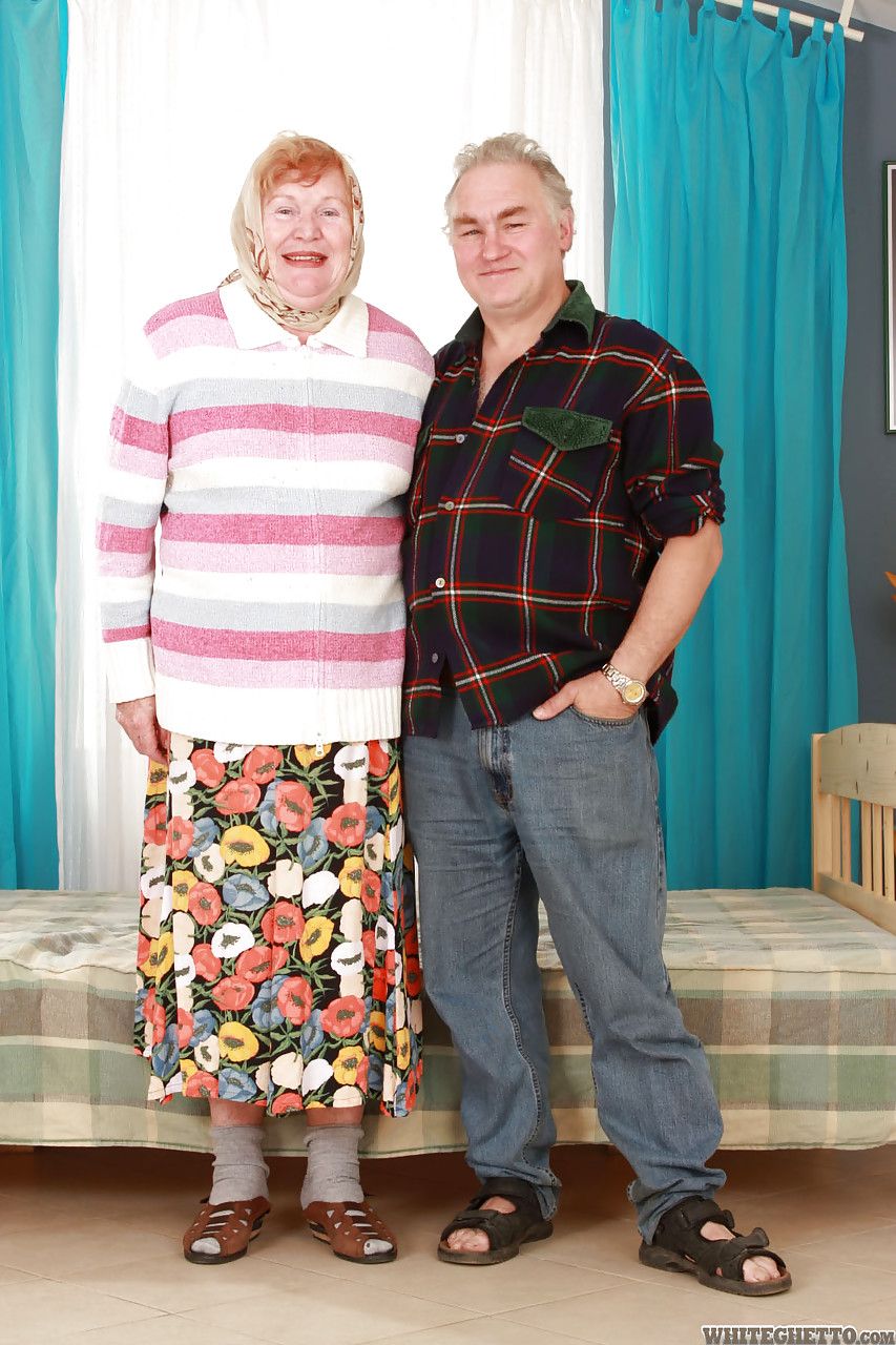 脂肪 古 老婆 アリス と サトウキビ ポージング 完全に 服 に 長 スカート - ソックス