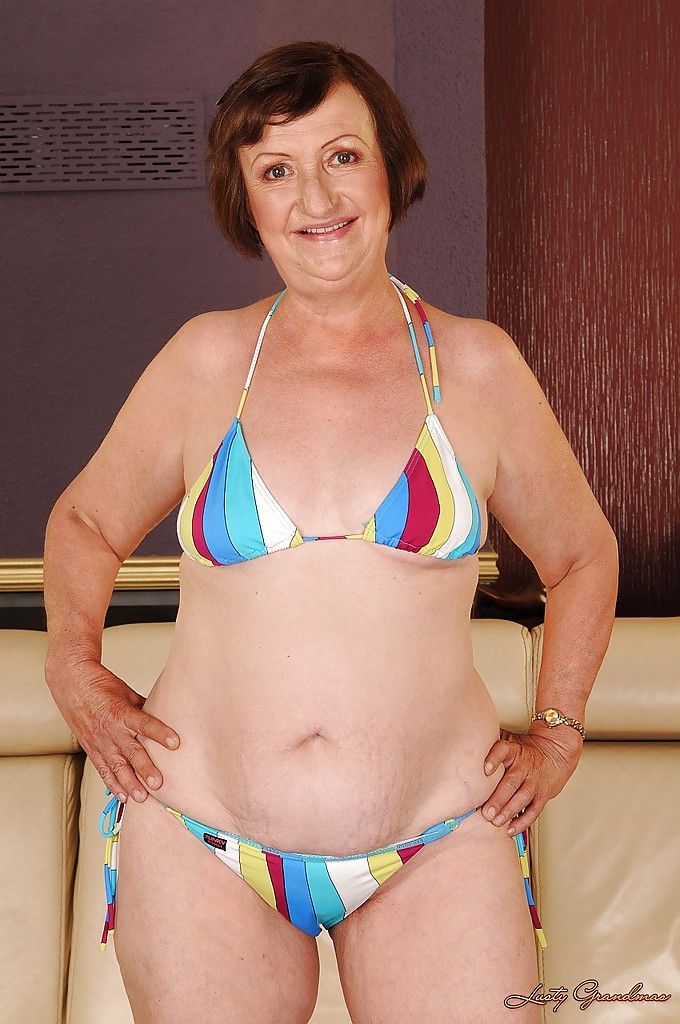 Fettsäuren Oma Mit winzige Titten Eve tickler Nehmen aus Ihr Bikini