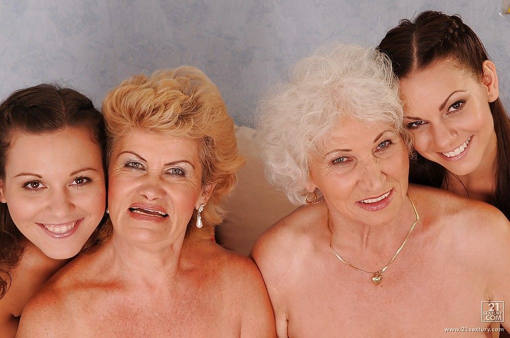 Sujo mente Adolescente lésbicas Executar Quarteto posando Cena com Lasciva avós