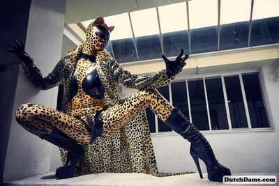 solo model stakingen hot houdingen in Volledig lichaam Leopard print kostuum