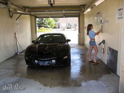 アマチュア 雛 ニッキ Sims 見 大きな おっぱい ながら 清掃 彼女の 乗り 時 車 洗い