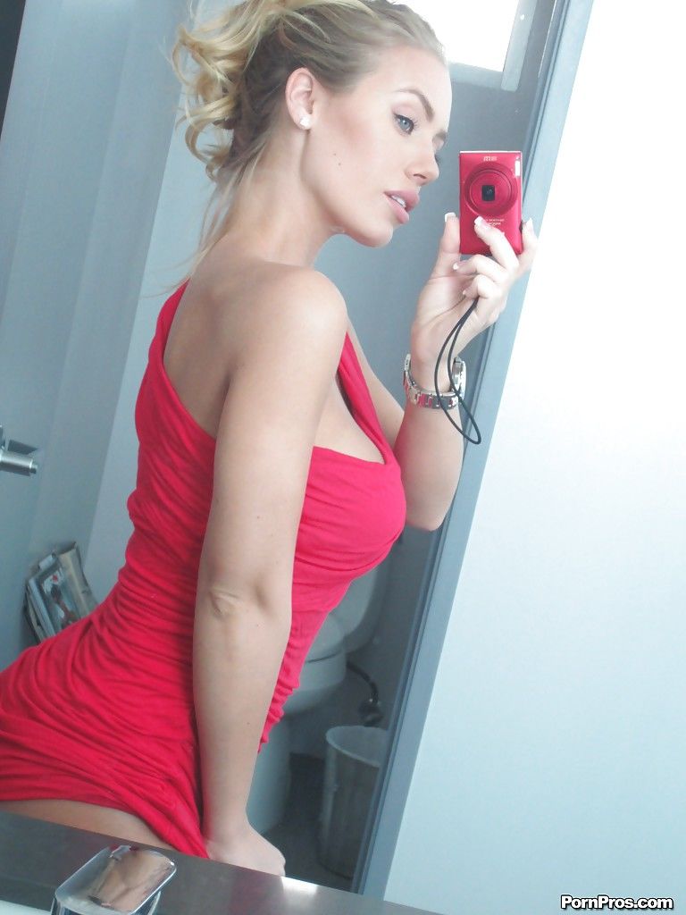 Big Titten Freundin Nicole Aniston tut einige selbst Aufnahmen Nackt
