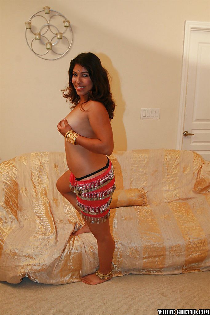 CHubby indian chick uncovering her nice jugs and shaggy pussy