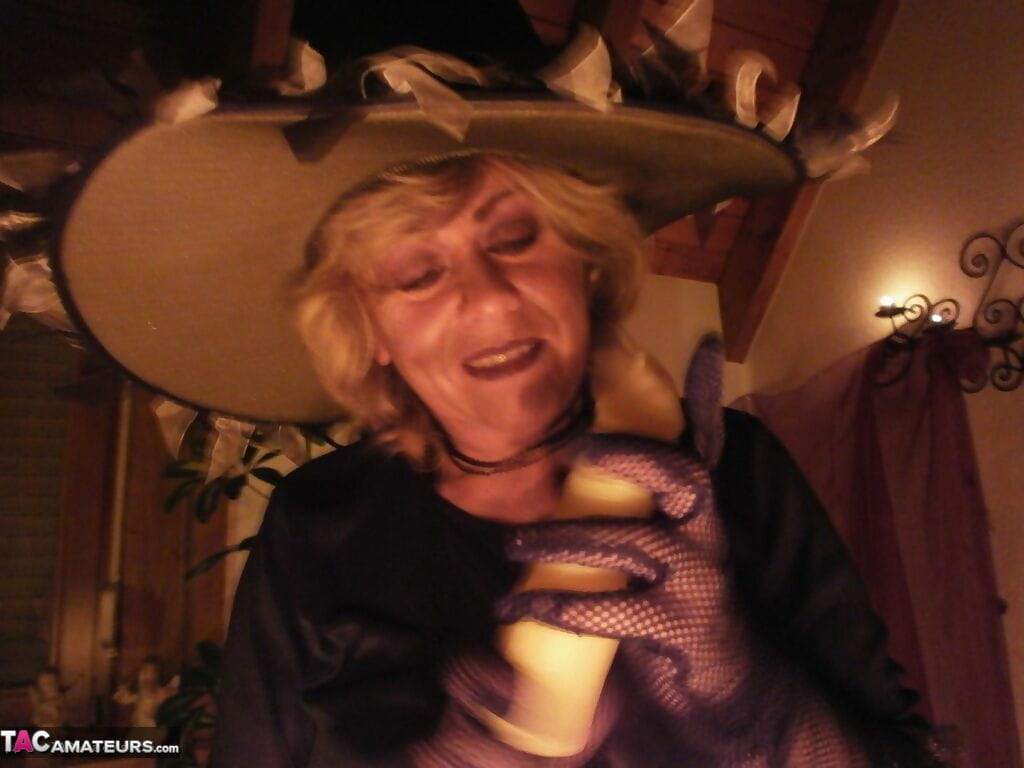 Wild mature witch Caro sticking a fat dildo up her juicy twat for a Halloween