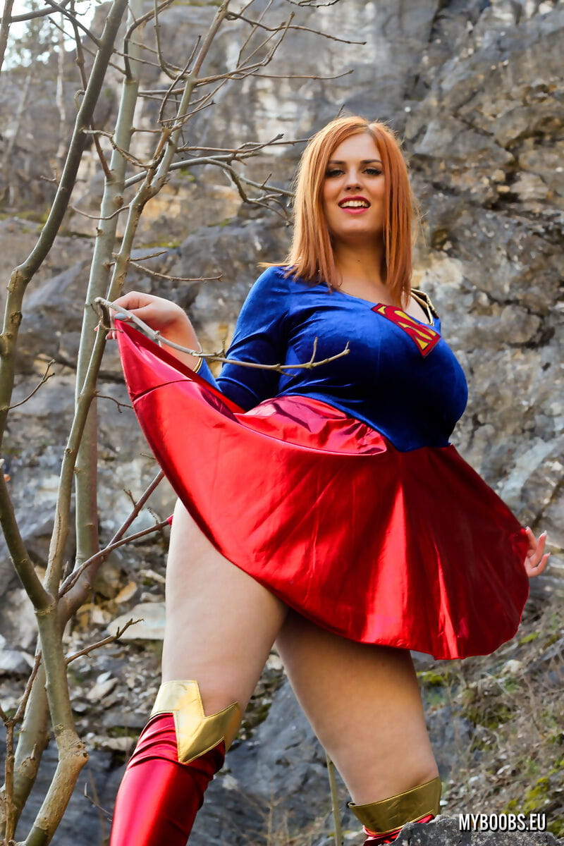 Kalın kızıl saçlı alexsis Faye bültenleri onu Dev göğüsleri Gelen Süpermen takım elbise