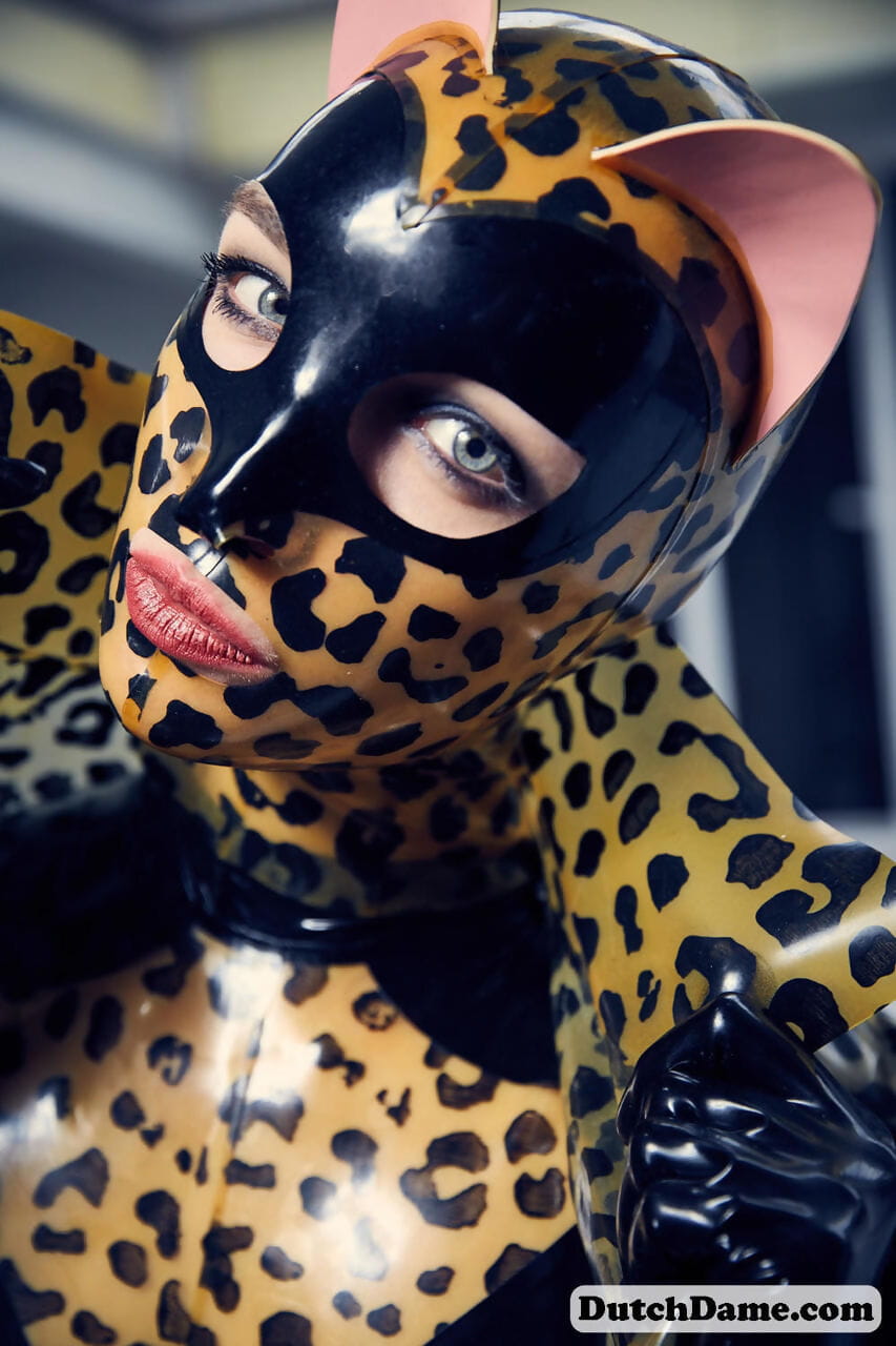 solo modello scioperi caldo pose in Completa corpo Leopard stampa costume