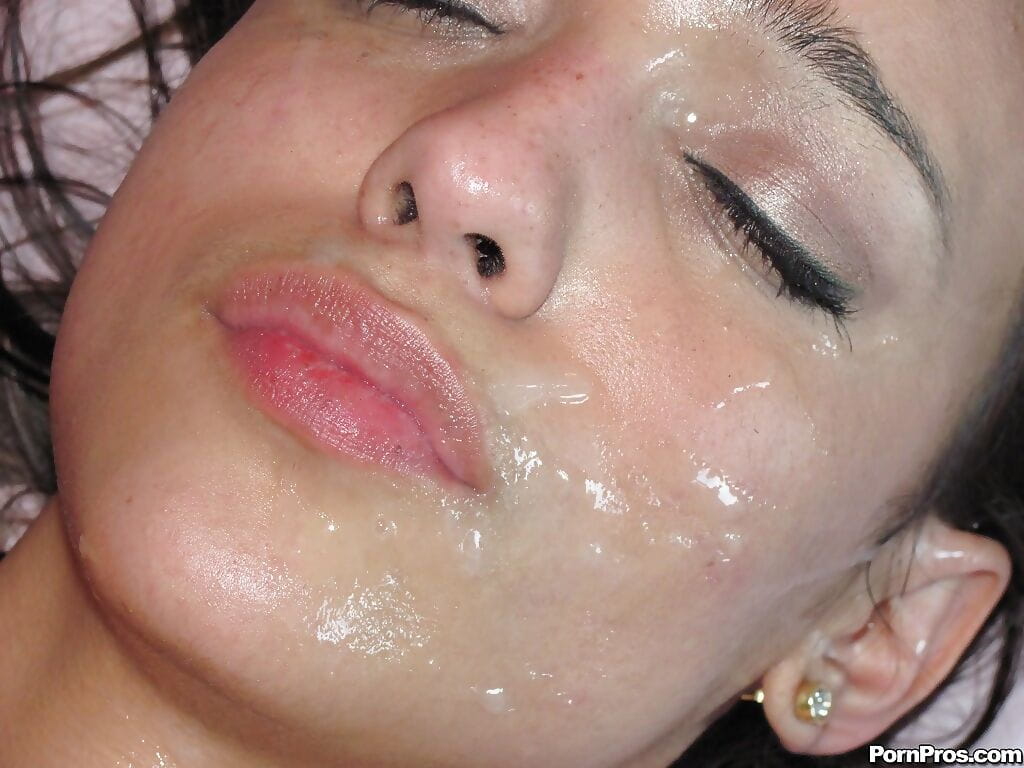 लैटिन देश की लड़की Melanie रियोस दे हलक में मुखमैथुन इससे पहले वीर्य निकालना पर सुंदर चेहरा