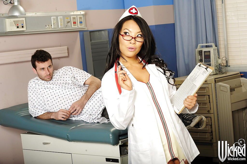 piękne duży cycki Pielęgniarka Asa Akira to cieszy jej gorąca klient