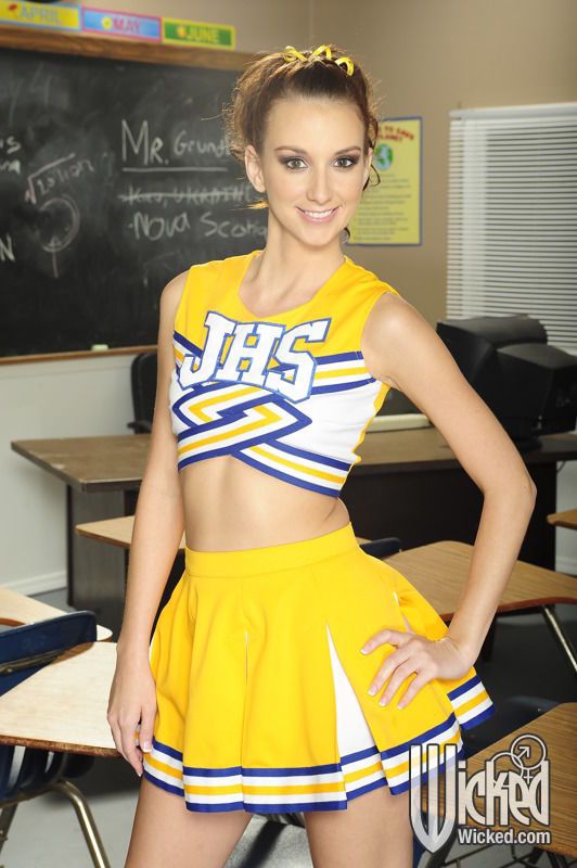 Cheerleader estudante Katie Jordin Difusão buceta no Em sala de aula