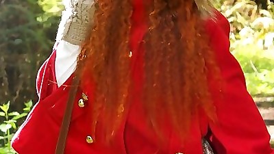sexy redhead Dolly geniet