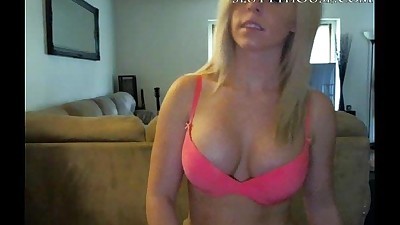 Belle blonde sur webcam