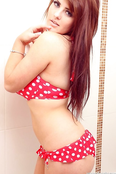 đẹp tóc đỏ teen ho ướt cô ấy lớn tự nhiên ngực trong những bồn tắm