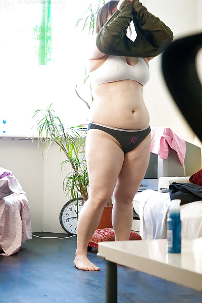 Fettsäuren Kayla t zieht auf Unterwäsche Nach Modellierung in die Nackt