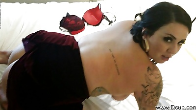 सेक्सी लैटिन देश की फैटी Brianna गुलाब प्यार करता है के महसूस के अपने टकटकी पर उसके त्वचा