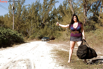 巨大 melloned Arianna Sinn た Hitchhiking に slutty 衣装 時 彼女 た 選 最 :： ハンサム も hung 族