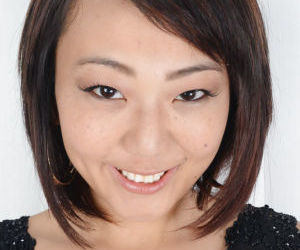 Hermosa Asiático Amateur Miko Dai la difusión de a tope las mejillas
