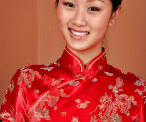 Amateur Asiático Babe modelo Evelyn Lin revelando pequeño Tetas